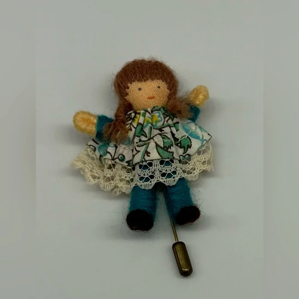 Handmade Doll Pin / Brooch - VINTAGE 1970s - Picture 1 of 7
